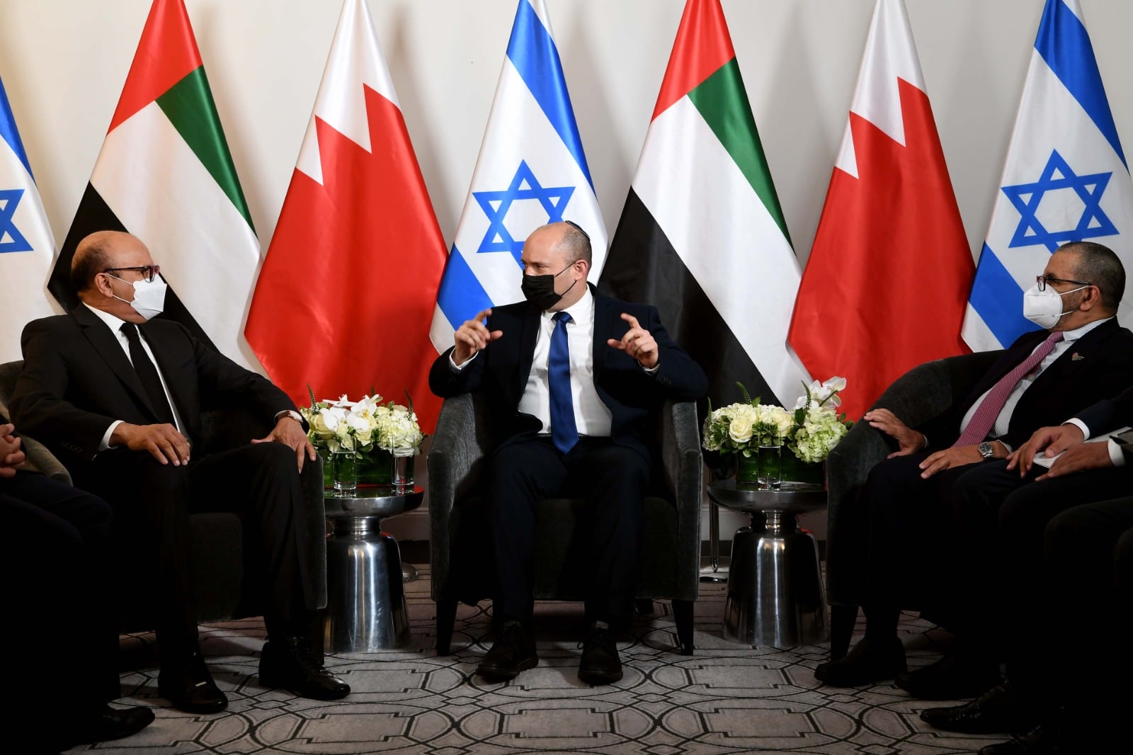 Premierminister Naftali Bennett in New York bei der UN-Generalversammlung mit dem bahrainischen Außenminister Dr. Abdullatif bin Rashid Al Zayani und dem Staatsminister im Außenministerium der VAE, Khalifa Shaheen Almarar